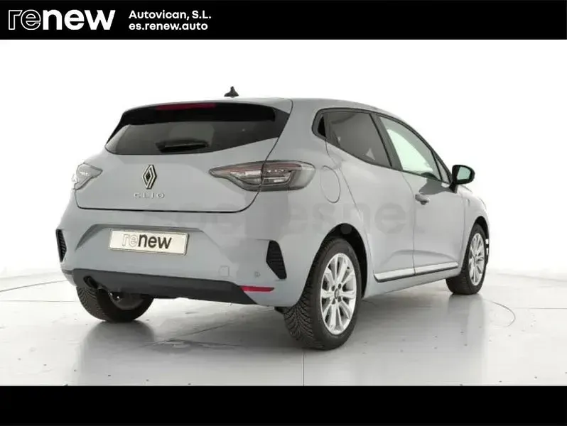 Usado Renault Clio V Evolution 100 CV (73 kW) 2025 Gris / plata Berlina