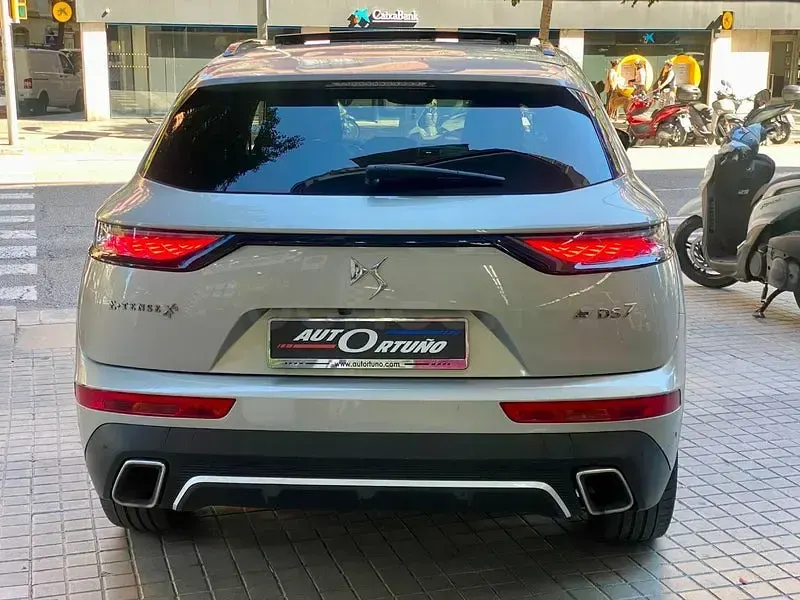 Usado DS Automobiles DS7 Crossback 300 CV (220 kW) 2022 Gris / plata SUV