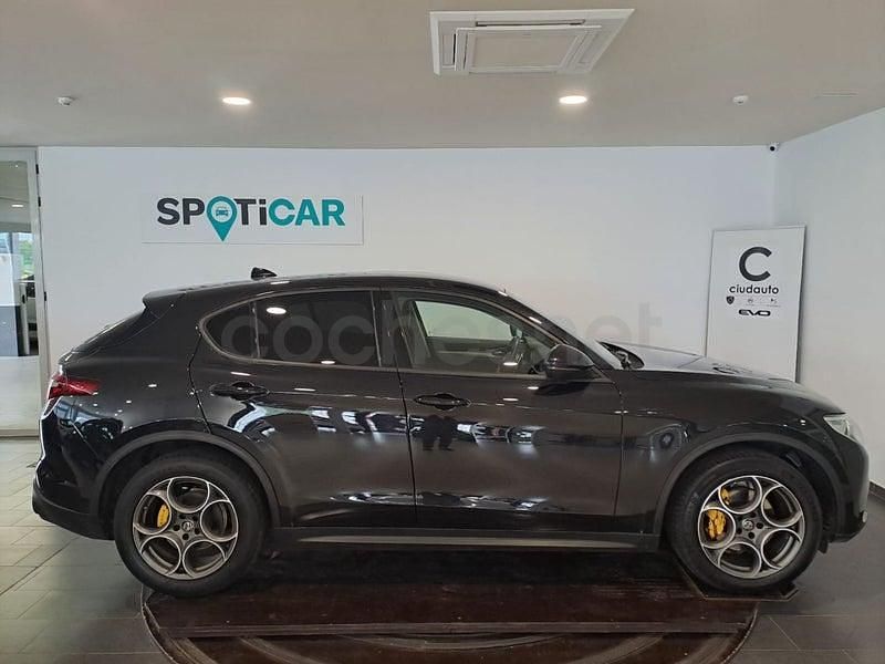 Usado Alfa Romeo Stelvio Sprint 190 CV (139 kW) 2021 Negro SUV