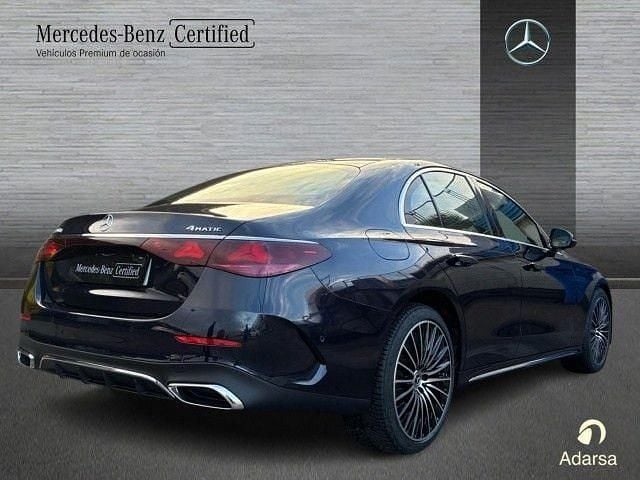 Usado Mercedes E220 AMG line 197 CV (144 kW) 2025 Azul náutico Berlina