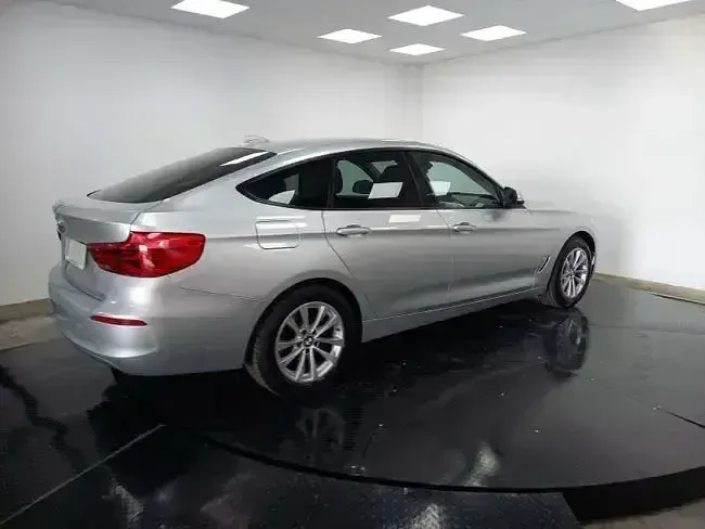 Usado BMW 318 150 CV (110 kW) 2017 Gris Berlina