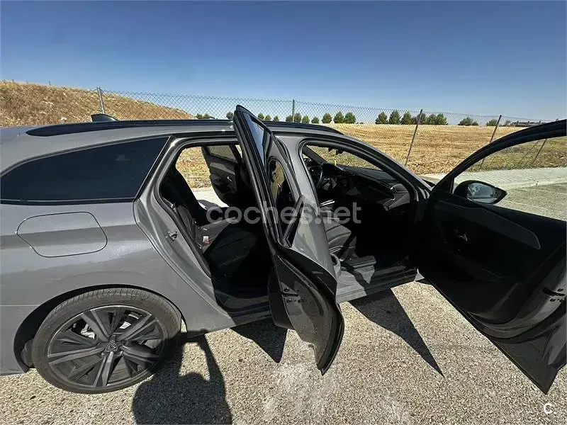 Usado Peugeot 308 SW GT 130 CV (95 kW) 2024 Gris / plata Familiar