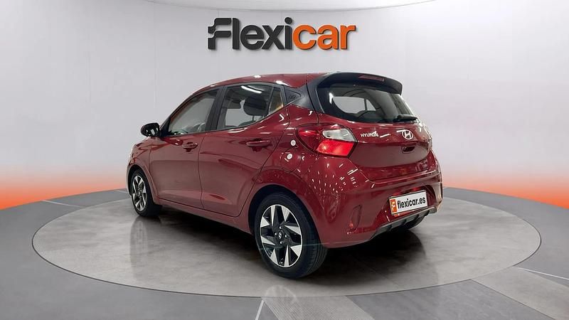 Usado Hyundai i10 67 CV (49 kW) 2023 Rojo Utilitario