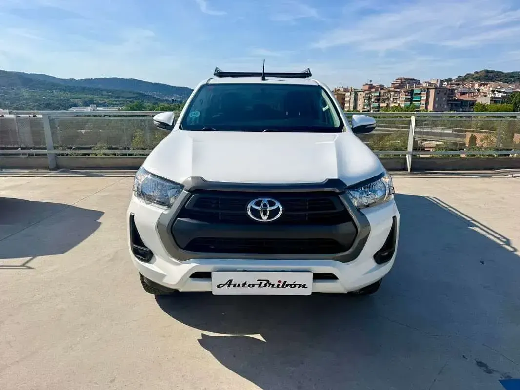 Usado Toyota HiLux 150 CV (110 kW) 2023 Blanco Pickup/Camioneta