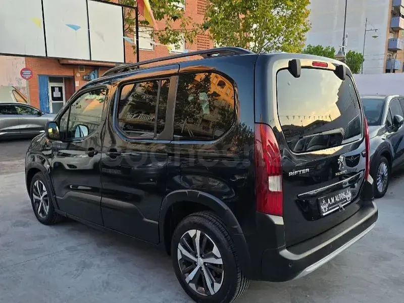 Usado Peugeot Rifter GT-line 130 CV (95 kW) 2019 Negro Monovolumen