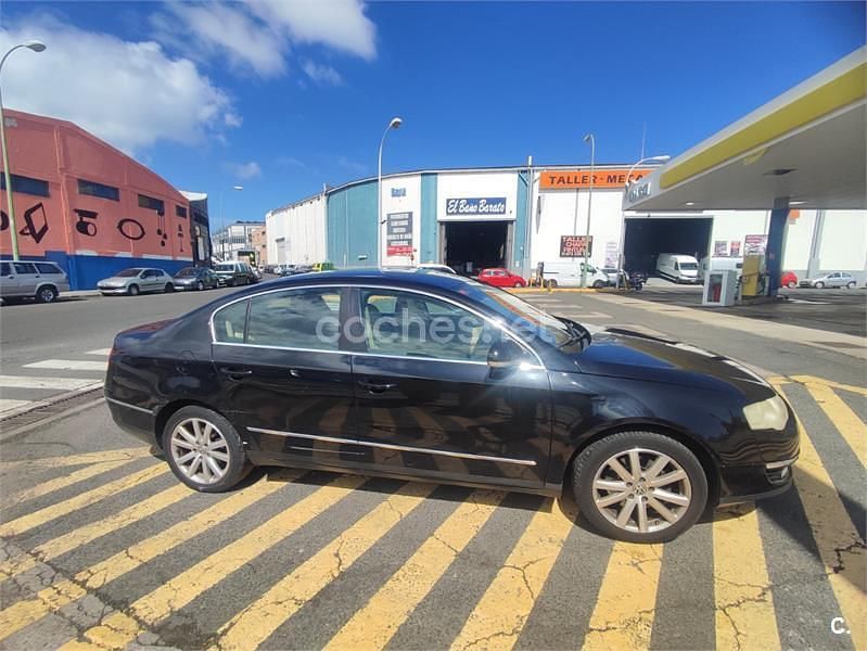 Usado VW Passat Highline 140 CV (102 kW) 2005 Negro Berlina