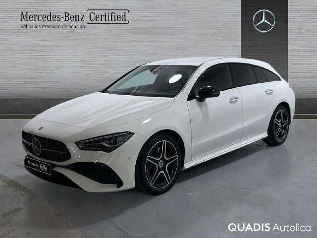 Usado Mercedes CLA200 Shooting Brake AMG line 150 CV (110 kW) 2025 Blanco polar Familiar