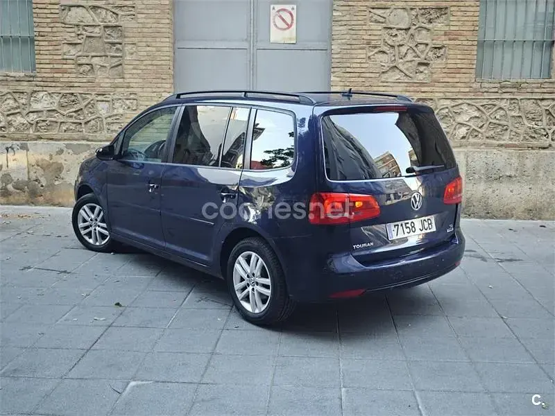 Usado VW Touran Advance 105 CV (77 kW) 2015 Azul Monovolumen