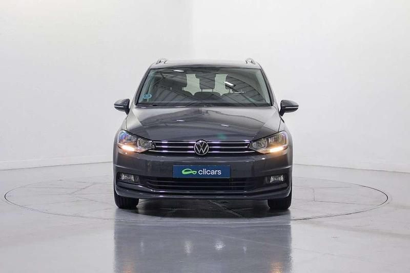 Usado VW Touran Advance 150 CV (110 kW) 2022 Gris Monovolumen