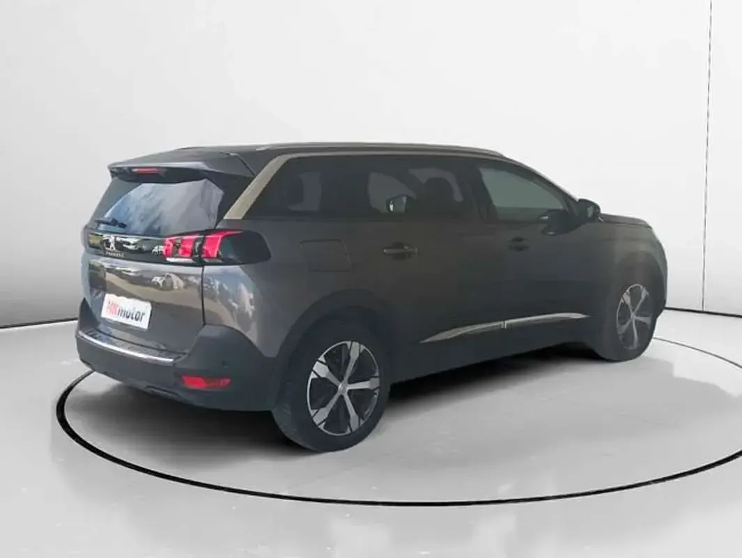 Usado Peugeot 5008 Allure 131 CV (96 kW) 2024 Gris SUV