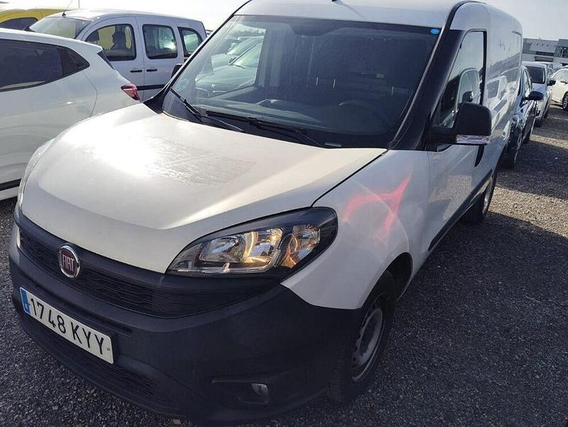 Usado Fiat Doblò 95 CV (69 kW) 2019 Blanco Monovolumen