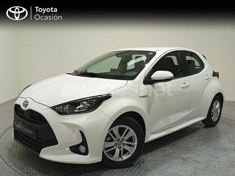 Usado Toyota Yaris Hybrid Active 116 CV (85 kW) 2022 Blanco Berlina