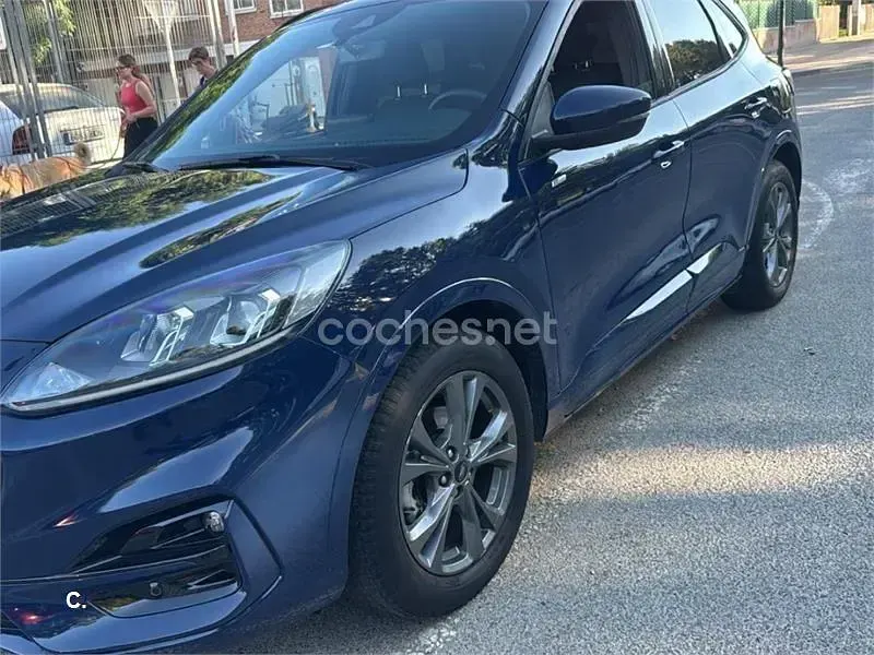Usado Ford Kuga ST-Line X 190 CV (139 kW) 2023 Azul SUV