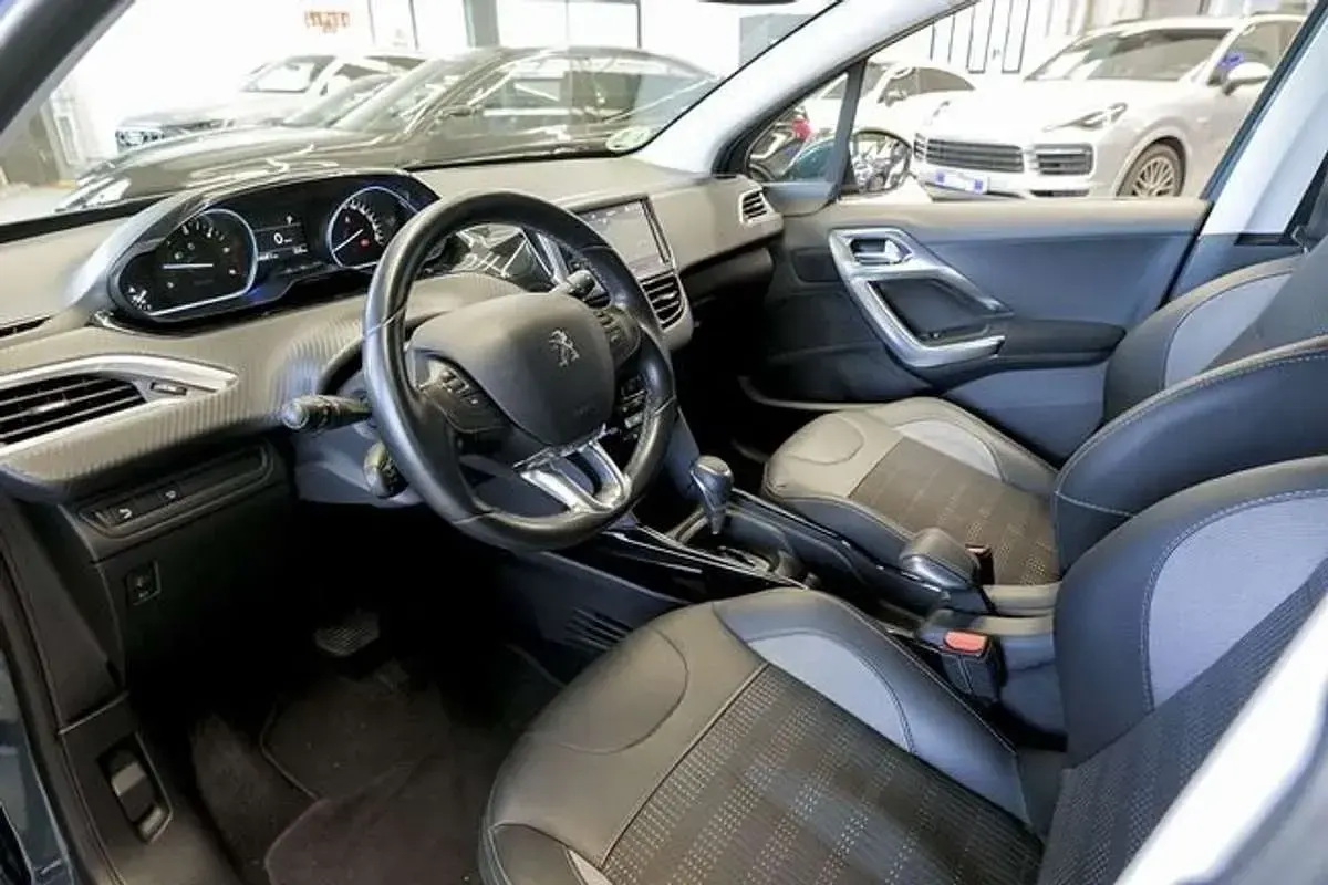 Usado Peugeot 2008 Allure 120 CV (88 kW) 2019 Azul SUV