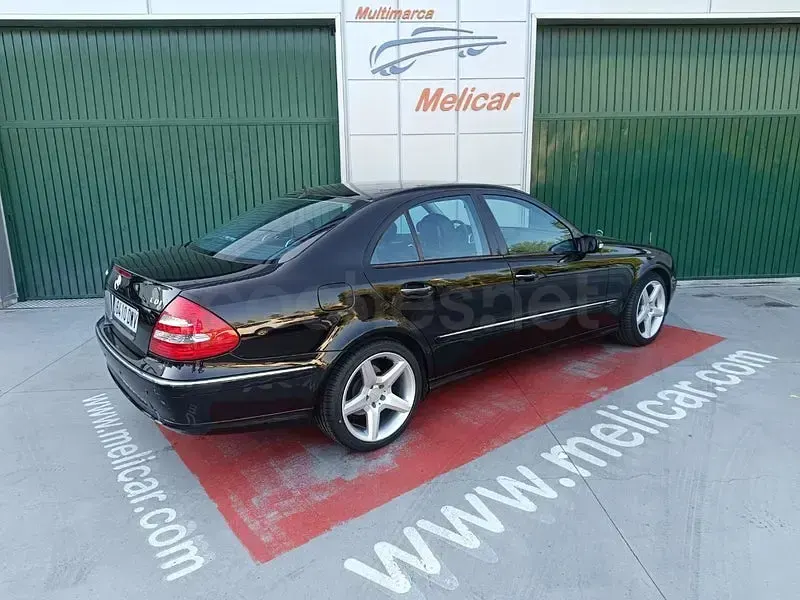 Usado Mercedes E280 Avantgarde 190 CV (139 kW) 2006 Negro Berlina