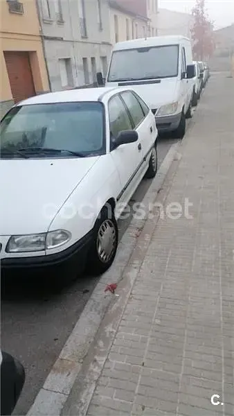 Usado Opel Astra 68 CV (50 kW) 1995 Blanco Berlina