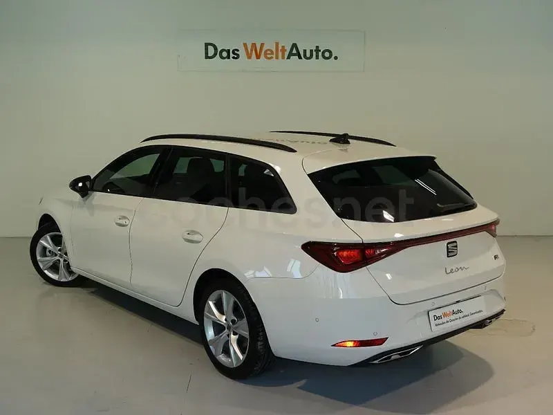 Usado Seat Leon FR 150 CV (110 kW) 2025 Blanco Familiar