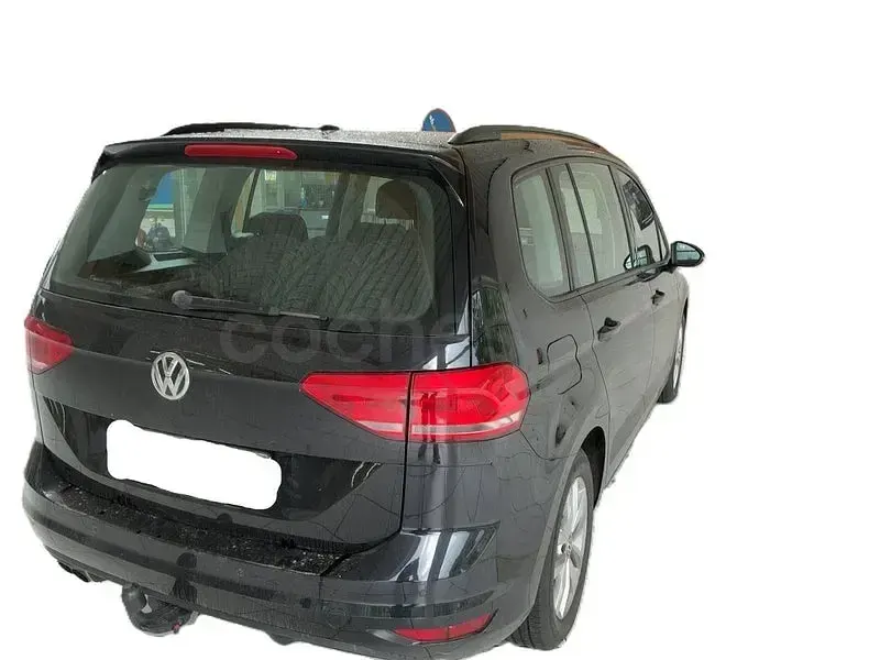 Usado VW Touran Advance 150 CV (110 kW) 2017 Negro Monovolumen