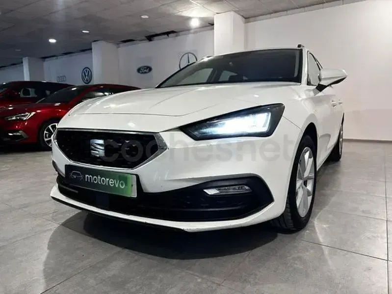 Usado Seat Leon Style 115 CV (84 kW) 2021 Blanco Familiar