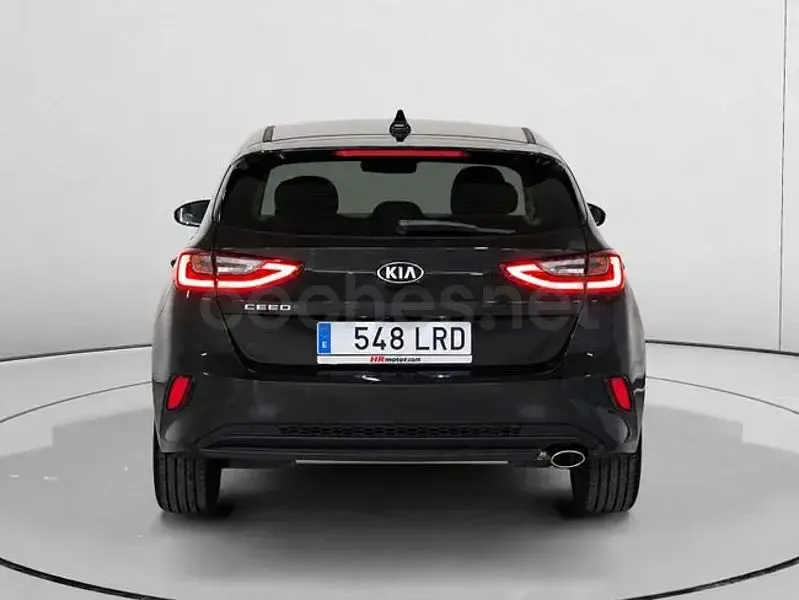 Usado Kia Ceed 120 CV (88 kW) 2021 Negro Utilitario