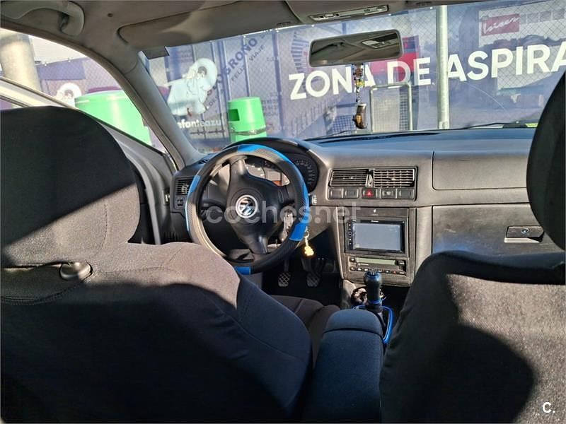 Usado VW Golf IV Highline 115 CV (84 kW) 2001 Gris / plata Berlina