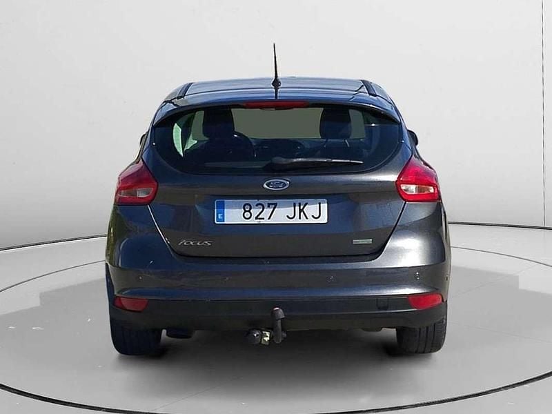 Usado Ford Focus Trend+ 126 CV (92 kW) 2015 Gris Utilitario