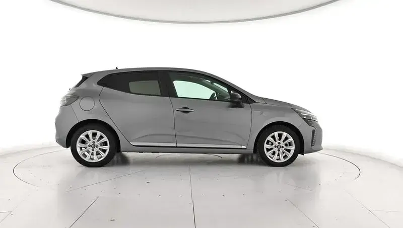Usado Renault Clio V Evolution 100 CV (73 kW) 2025 Gris Berlina