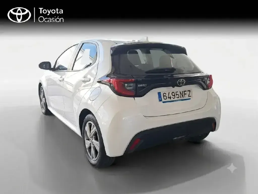 Usado Toyota Yaris Hybrid Active 116 CV (85 kW) 2025 Blanco Berlina