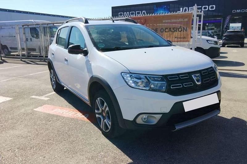 Usado Dacia Sandero Comfort 91 CV (66 kW) 2019 Blanco Utilitario