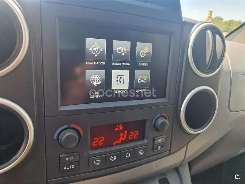 Usado Peugeot Partner Tepee Outdoor 100 CV (73 kW) 2016 Gris / plata Monovolumen