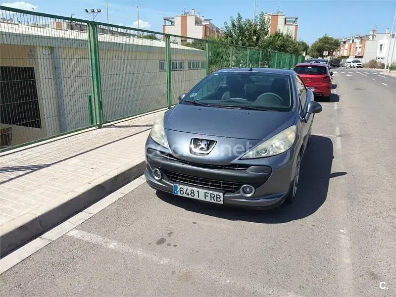 Usado Peugeot 207 CC 110 CV (80 kW) 2007 Gris / plata Descapotable