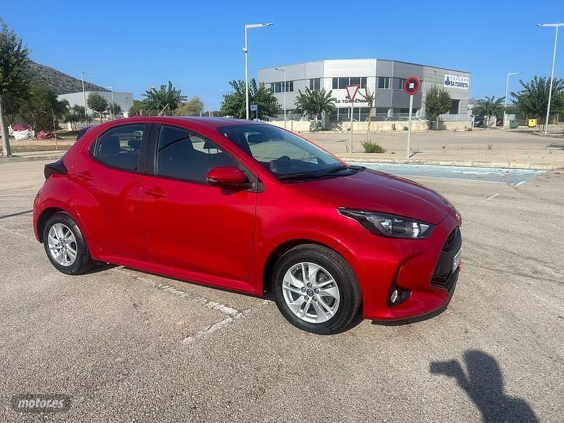 Rojo Usado 2024 Toyota Yaris Edition Berlina | 18.900 € (Precio justo) - Imagen 1/4
