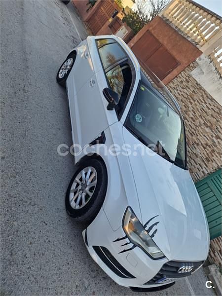 Usado Audi A3 Attraction 105 CV (77 kW) 2013 Blanco Berlina