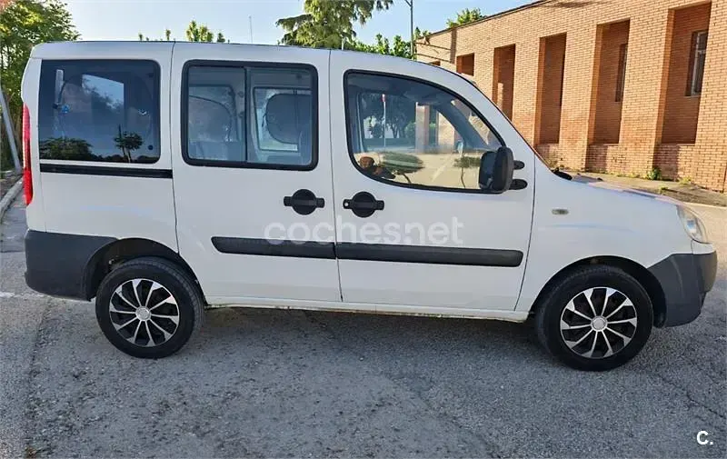 Usado Fiat Doblò Active 75 CV (55 kW) 2009 Blanco Monovolumen