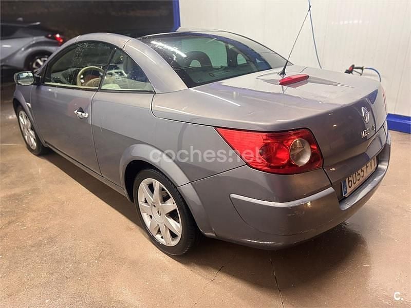 Usado Renault Mégane Cabriolet Privilege 130 CV (95 kW) 2007 Gris / plata Descapotable