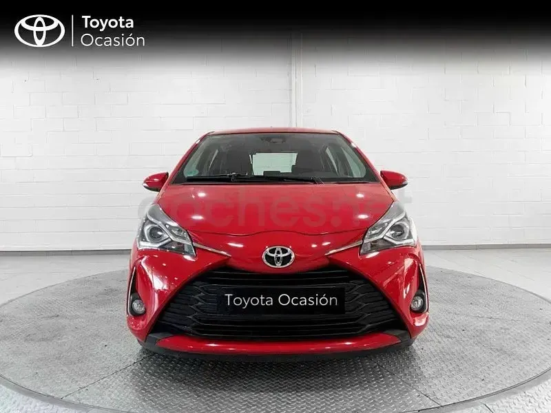 Usado Toyota Yaris Active 111 CV (81 kW) 2018 Rojo Berlina