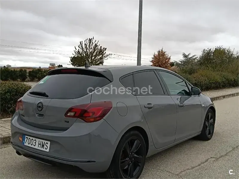 Usado Opel Astra Sportive 165 CV (121 kW) 2012 Gris / plata Berlina