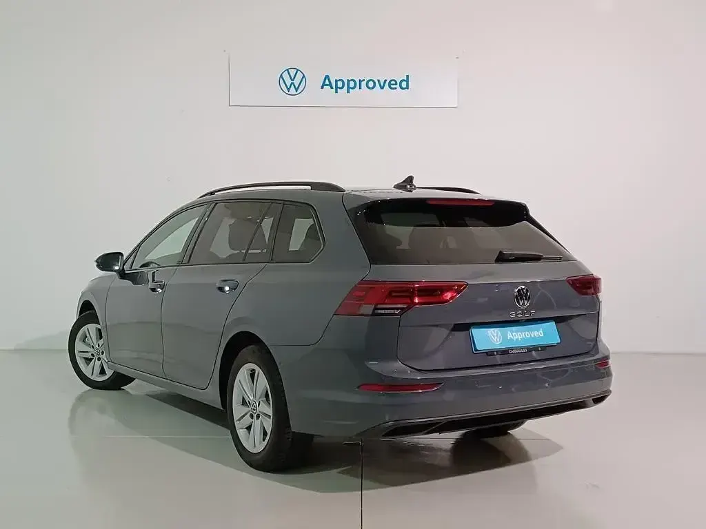 Usado VW Golf VIII Life 115 CV (84 kW) 2024 Gris Familiar