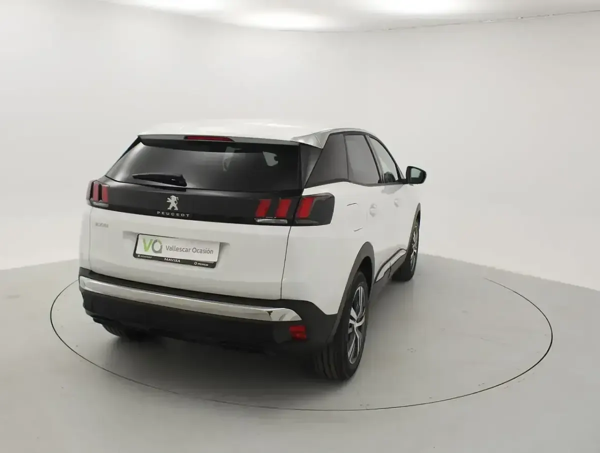 Usado Peugeot 3008 Allure 131 CV (96 kW) 2023 Gris SUV