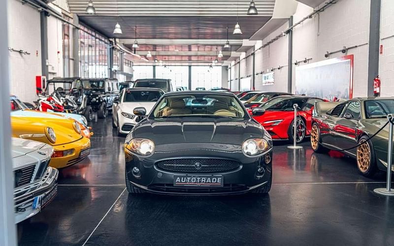 Usado Jaguar XK 298 CV (219 kW) 2007 Gris Coupe