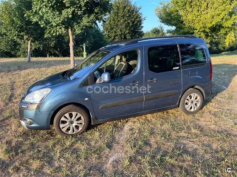 Usado Citroën Berlingo XTR 114 CV (83 kW) 2014 Azul Monovolumen
