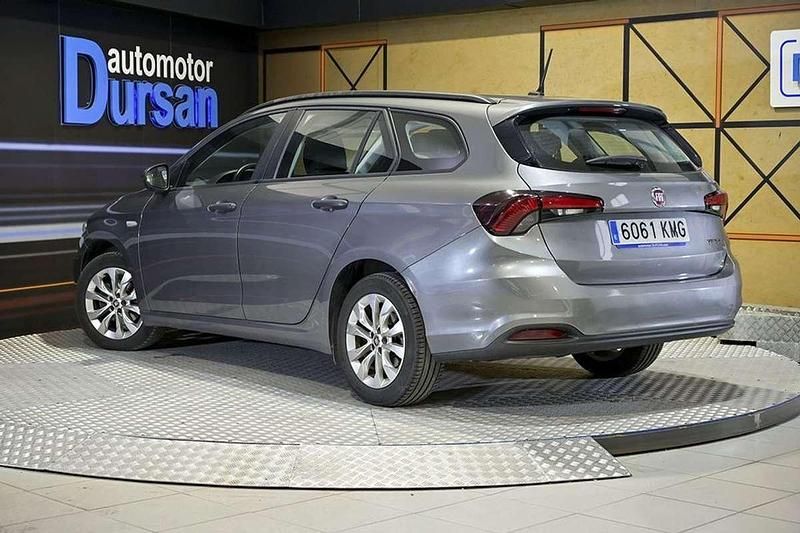 Usado Fiat Tipo Lounge 120 CV (88 kW) 2018 Gris Familiar