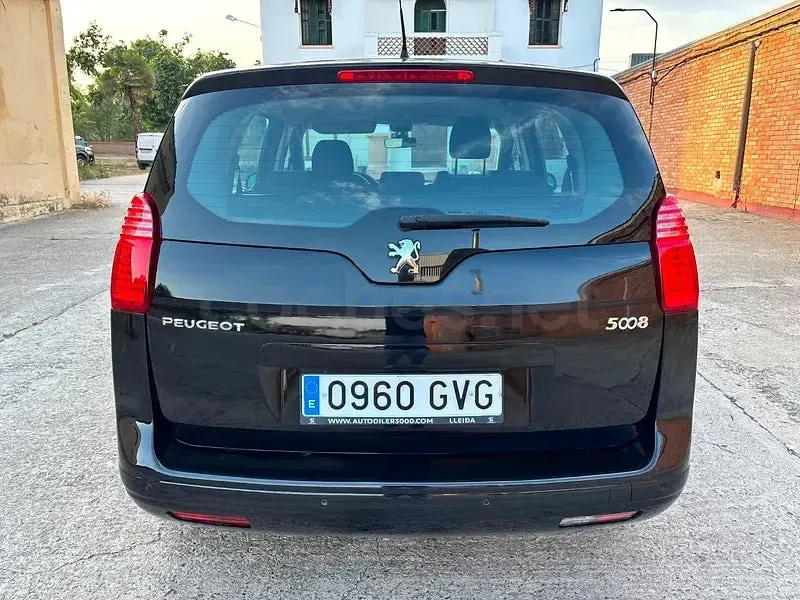 Usado Peugeot 5008 110 CV (80 kW) 2010 Negro Monovolumen