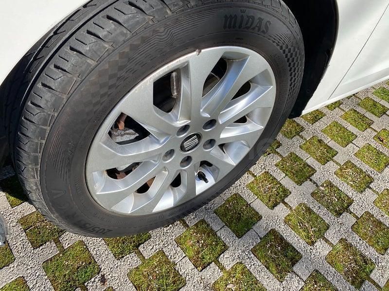 Usado Seat Leon Style 110 CV (80 kW) 2016 Blanco Berlina