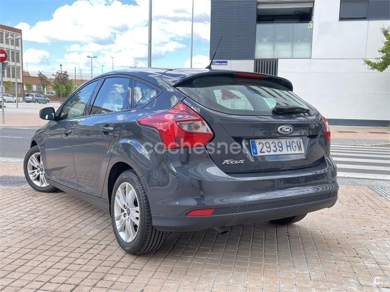 Usado Ford Focus Trend 115 CV (84 kW) 2011 Azul Berlina