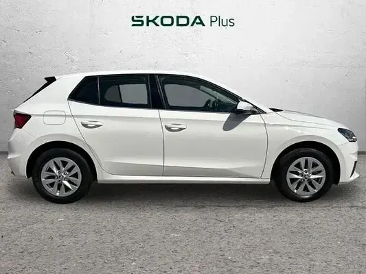 Usado Skoda Fabia Ambition 80 CV (58 kW) 2022 Blanco Utilitario