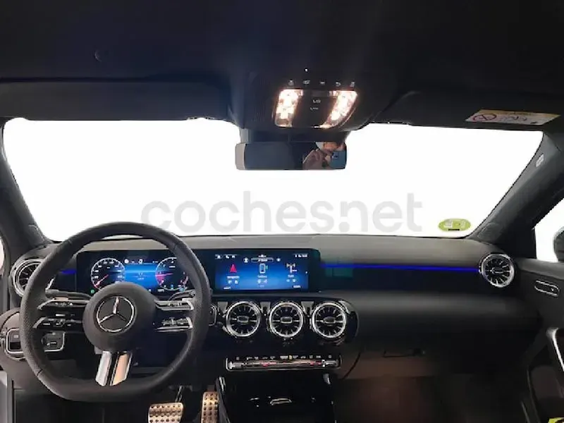 Usado Mercedes A180 116 CV (85 kW) 2025 Gris / plata Berlina