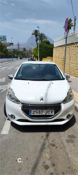 Blanco Usado 2015 Peugeot 208 Style Utilitario | 5990 € (Buen precio) - Imagen 1/4