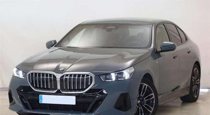 Gris Usado 2025 BMW 520 M Sport Berlina | 52.900 € - Imagen 1/4