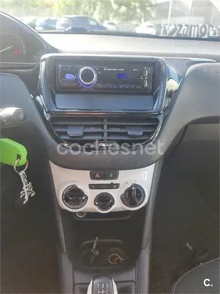 Usado Peugeot 208 68 CV (50 kW) 2015 Blanco Utilitario